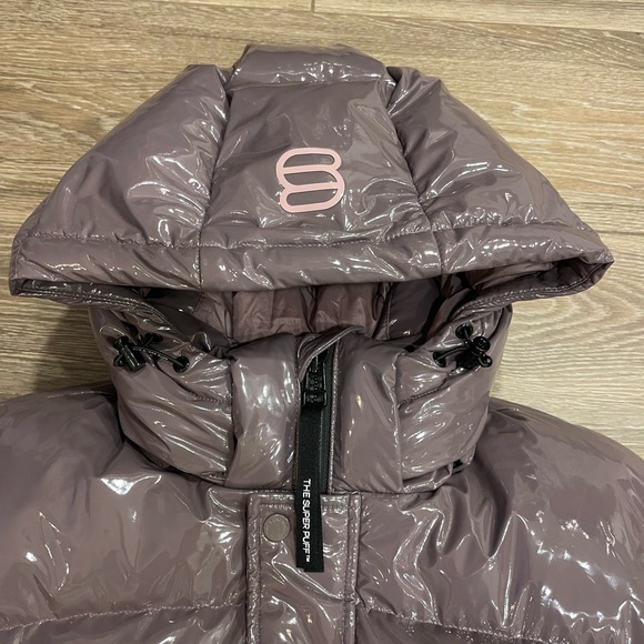 Aritzia The Super Puff Plum Lacquer Shorty.
Water repellent and wind proof. SZ S - Picture 2 of 8